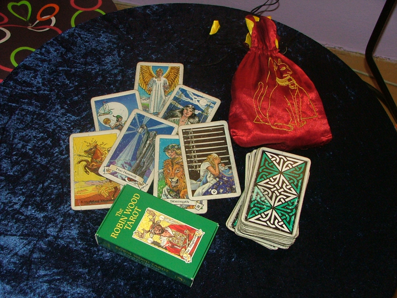karty, výklad karet, tarot, kartářka