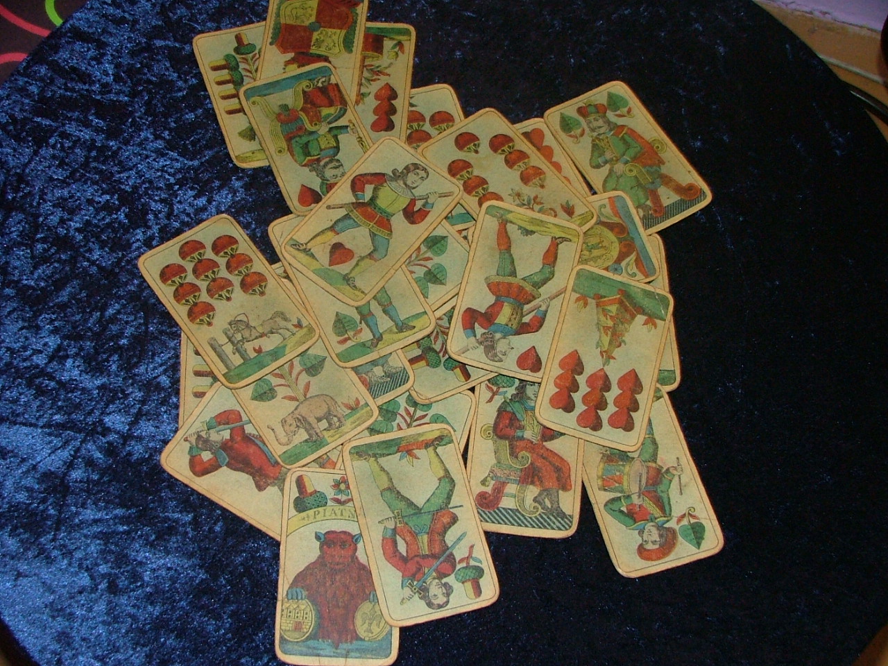 karty, výklad karet, mariášky, kartářka